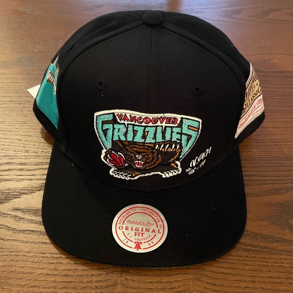 Brand new Mitchell and Ness Vancouver Grizzlies snapback hat